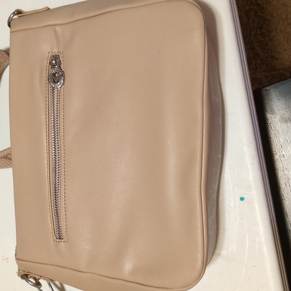 Upgrade Your Style with the Orlandi Valentino Crossbody Bag - Vegan Leather - Picture 4 of 14